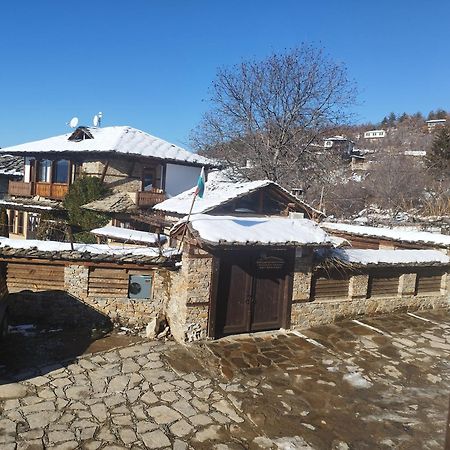 Семеен Хотел Скендерова Къща レシテン エクステリア 写真